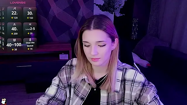 Snapshot of Sandy_Belle chatting on October 2025 06:08:01 PM Sandy Belle online show from October 2025 06:08:01 PM