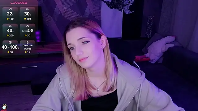 Snapshot of Sandy_Belle chatting on October 2025 06:40:02 PM Sandy Belle online show from October 2025 06:40:02 PM