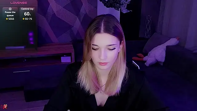 Snapshot of Sandy_Belle chatting on November 2025 08:09:01 PM Sandy Belle online show from November 2025 08:09:01 PM