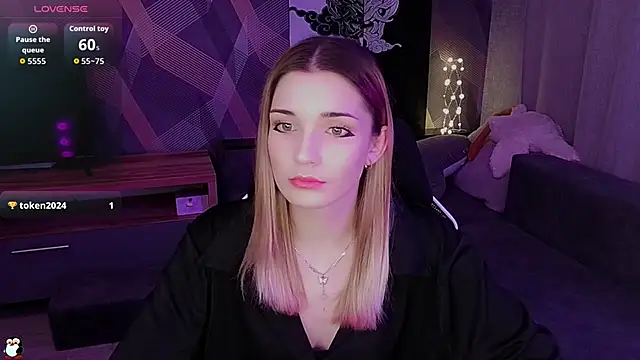 Snapshot of Sandy_Belle chatting on November 2025 05:25:01 PM Sandy Belle online show from November 2025 05:25:01 PM