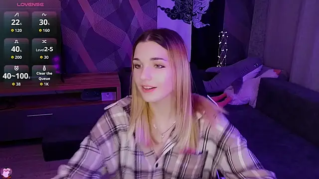 Snapshot of Sandy_Belle chatting on November 2025 09:41:02 PM Sandy Belle online show from November 2025 09:41:02 PM