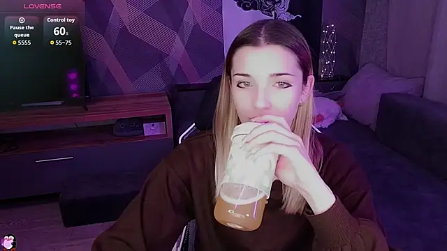 Snapshot of Sandy_Belle chatting on December 2025 07:55:01 PM Sandy Belle online show from December 2025 07:55:01 PM