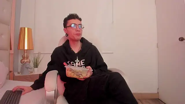 dark sun302 online show from November 2025 09:58:01 PM