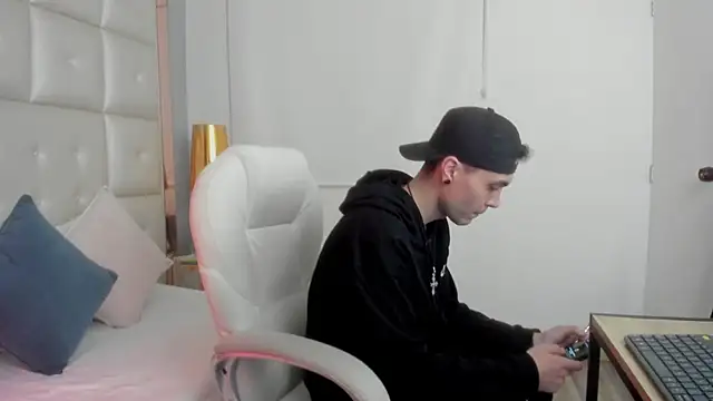 dark sun302 online show from December 2025 04:41:04 AM