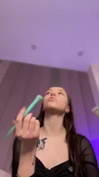 ZoeyNeal online show from April 2026 02:43:01 PM