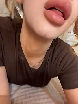 Snapshot of Hannah_xBaby chatting on June 2026 03:27:01 PM Hannah xBaby online show from June 2026 03:27:01 PM