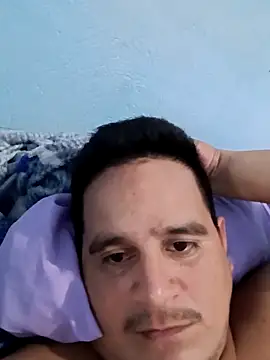 Snapshot of reguetones92 chatting on April 2026 05:41:01 PM reguetones92 online show from April 2026 05:41:01 PM