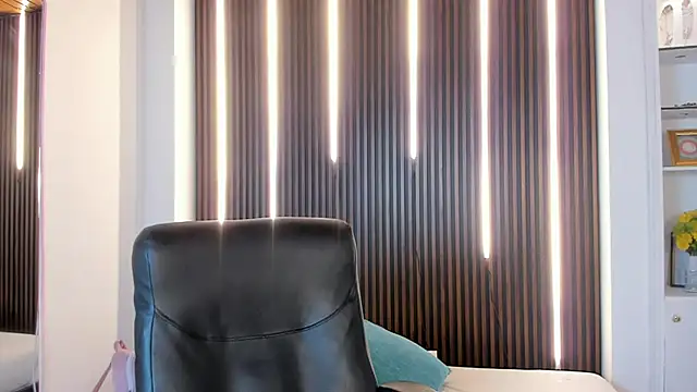 AidaJones online show from October 2025 01:24:02 PM