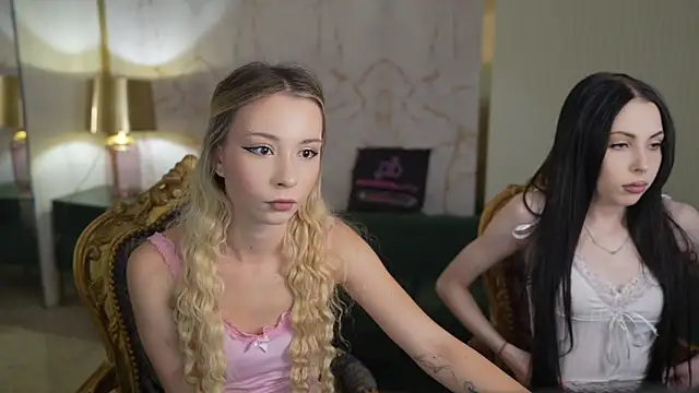 Snapshot of VivianSweet_ chatting on April 2026 10:28:01 AM VivianSweet online show from April 2026 10:28:01 AM