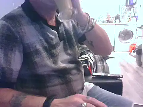 Snapshot of hefin18 chatting on January 2025 09:58:01 PM hefin18 online show from January 2025 09:58:01 PM