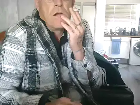 Snapshot of hefin18 chatting on January 2025 01:56:02 PM hefin18 online show from January 2025 01:56:02 PM