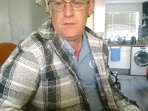 Snapshot of hefin18 chatting on February 2025 12:17:02 PM hefin18 online show from February 2025 12:17:02 PM