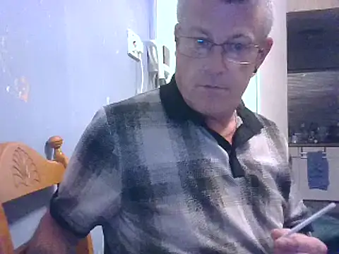 Snapshot of hefin18 chatting on February 2025 08:40:01 PM hefin18 online show from February 2025 08:40:01 PM