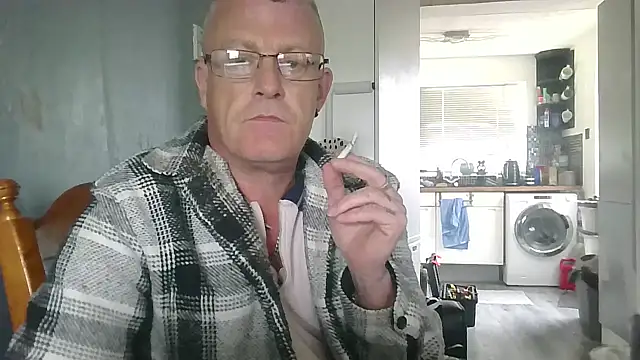 Snapshot of hefin18 chatting on February 2025 01:27:01 PM hefin18 online show from February 2025 01:27:01 PM