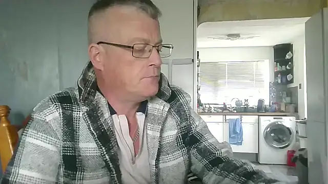 Snapshot of hefin18 chatting on February 2025 01:21:02 PM hefin18 online show from February 2025 01:21:02 PM