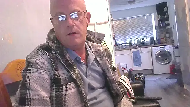 Snapshot of hefin18 chatting on February 2025 04:55:01 PM hefin18 online show from February 2025 04:55:01 PM