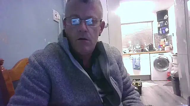 Snapshot of hefin18 chatting on February 2025 07:27:02 PM hefin18 online show from February 2025 07:27:02 PM