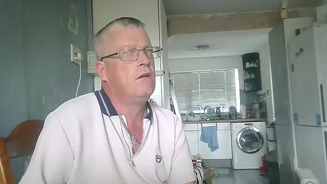 Snapshot of hefin18 chatting on September 2025 11:43:01 AM hefin18 online show from September 2025 11:43:01 AM