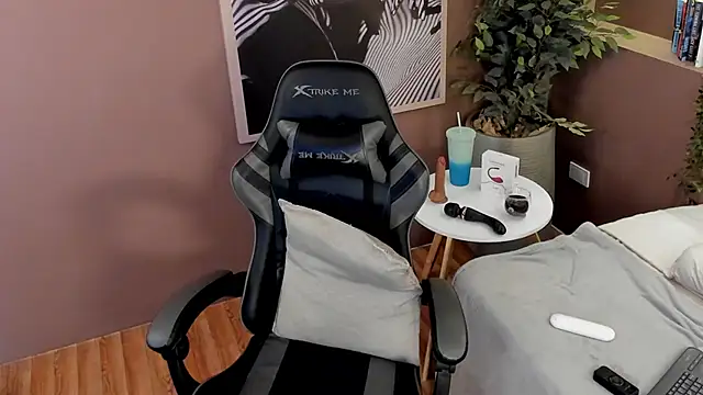 Skyyle  online show from February 2026 12:56:01 PM