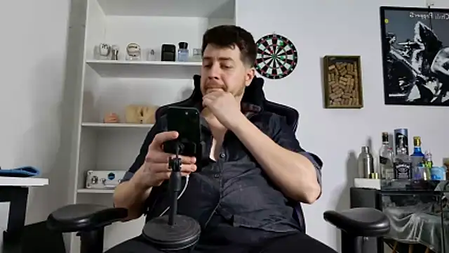 aaron nvk online show from November 2025 09:28:01 PM