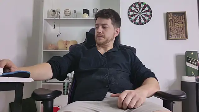 aaron nvk online show from February 2026 09:02:01 PM