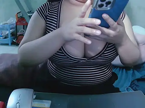 Lily3322 online show from March 2026 06:01:01 PM