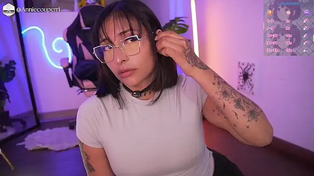 AnnieCouperr online show from May 2026 08:47:01 PM