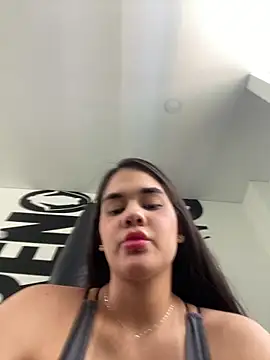 Snapshot of BellaLeclair chatting on February 2026 03:00:01 PM BellaLeclair online show from February 2026 03:00:01 PM