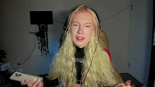 Snapshot of Sasyhk0 chatting on December 2025 08:25:02 PM Sasyhk0 online show from December 2025 08:25:02 PM