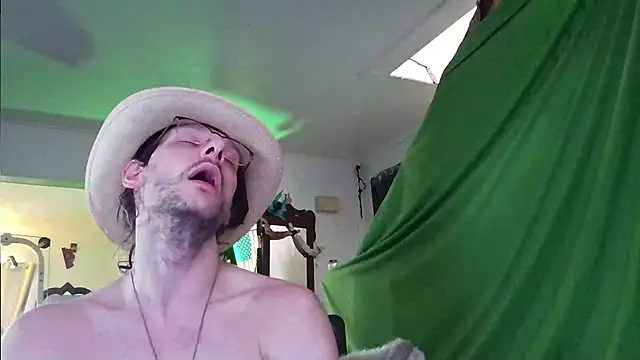 MasterDaddyCool online show from October 2025 12:50:01 PM