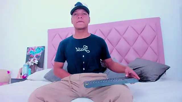 Ricky Owens1 online show from November 2025 12:52:01 PM