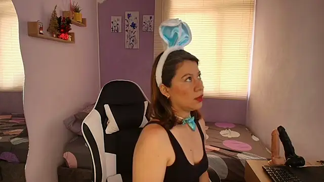 luna desiree online show from November 2025 09:29:02 PM