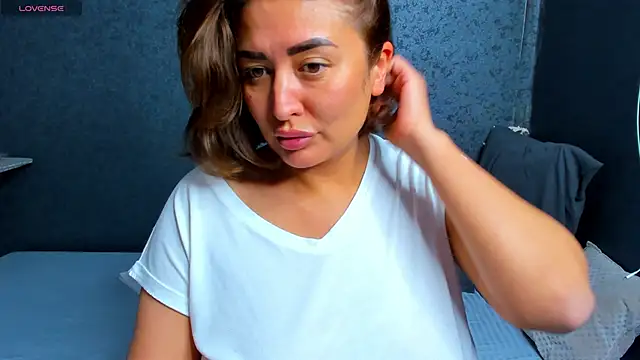 Olivia Buckby online show from November 2025 04:51:02 PM