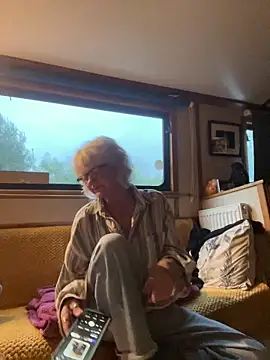 Snapshot of ladyboatlady chatting on September 2025 06:19:01 PM ladyboatlady online show from September 2025 06:19:01 PM