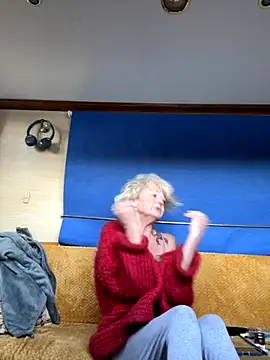 Snapshot of ladyboatlady chatting on September 2025 07:01:01 AM ladyboatlady online show from September 2025 07:01:01 AM