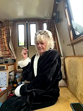 Snapshot of ladyboatlady chatting on October 2025 06:45:01 AM ladyboatlady online show from October 2025 06:45:01 AM
