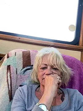 ladyboatlady online show from March 2026 05:05:01 PM