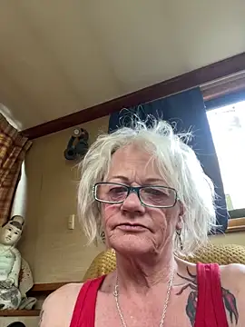 Snapshot of ladyboatlady chatting on April 2026 06:21:01 PM ladyboatlady online show from April 2026 06:21:01 PM