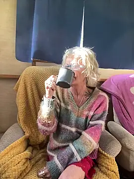 Snapshot of ladyboatlady chatting on April 2026 07:22:01 AM ladyboatlady online show from April 2026 07:22:01 AM