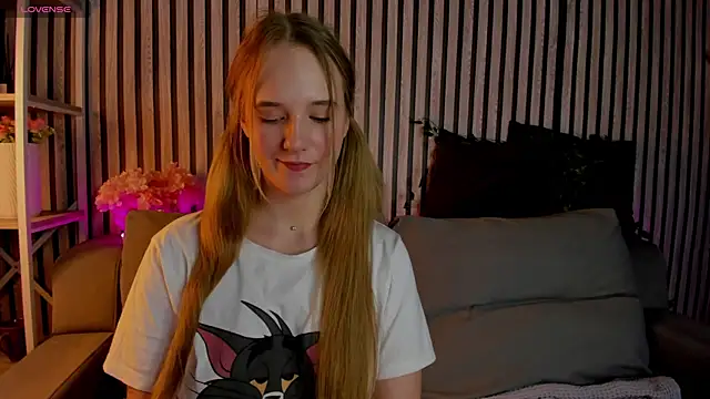 Snapshot of Casey_Sweeet chatting on April 2026 03:16:01 PM Casey Sweeet online show from April 2026 03:16:01 PM