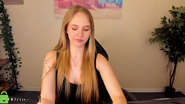 Snapshot of Casey_Sweeet chatting on May 2026 02:35:02 PM Casey Sweeet online show from May 2026 02:35:02 PM