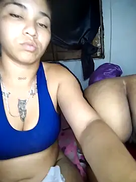 Snapshot of Vale_Nikol21 chatting on April 2026 12:52:02 AM Vale Nikol21 online show from April 2026 12:52:02 AM