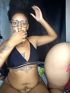 Snapshot of Vale_Nikol21 chatting on April 2026 11:48:01 PM Vale Nikol21 online show from April 2026 11:48:01 PM