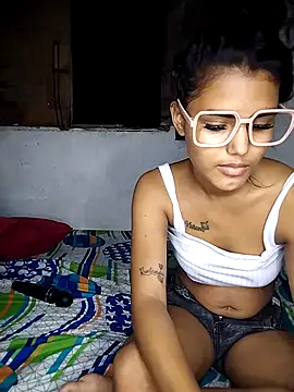 Snapshot of Vale_Nikol21 chatting on June 2026 12:31:01 AM Vale Nikol21 online show from June 2026 12:31:01 AM
