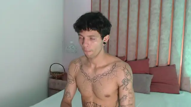 Enzo Hunter online show from September 2025 03:55:02 AM
