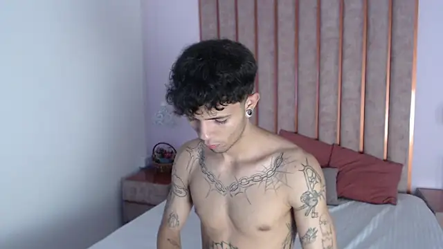 Enzo Hunter online show from October 2025 03:59:02 AM
