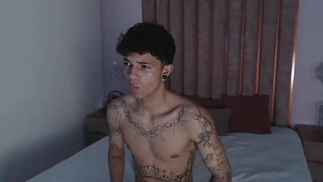Enzo Hunter online show from October 2025 01:58:01 AM