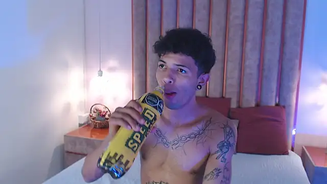 Enzo Hunter online show from October 2025 04:32:02 AM