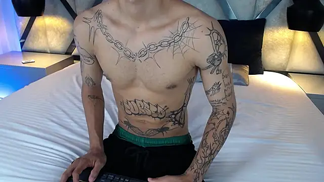 Enzo Hunter online show from October 2025 03:39:02 AM