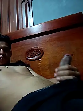 Snapshot of Batm01 chatting on April 2026 01:04:01 AM Batm01 online show from April 2026 01:04:01 AM
